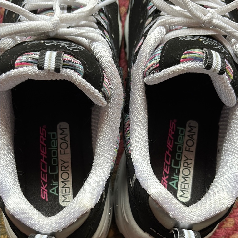 Skechers D'Lites Black & White Sneakers. Women’s Size 9 Like NEW - Picture 9 of 11